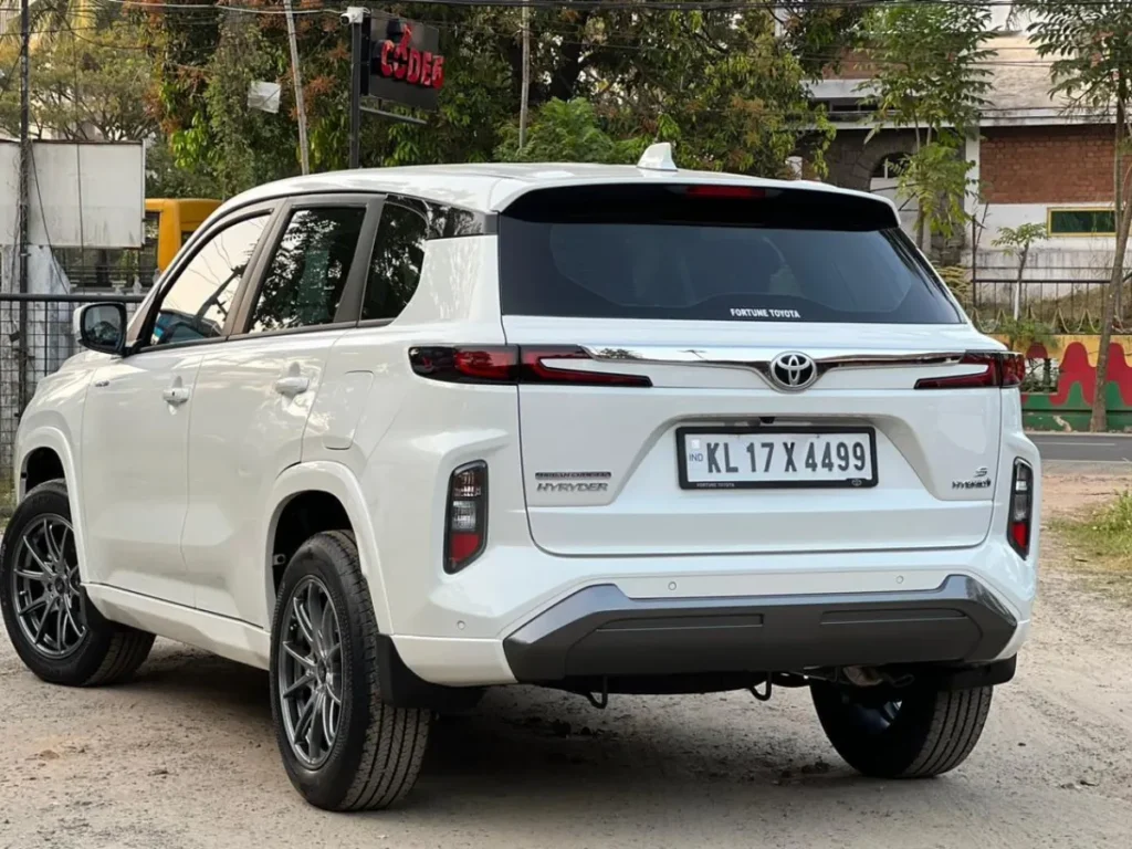 Honda Elevate vs Toyota Hyryder Hybrid – Which One Should You Choose in 2025?